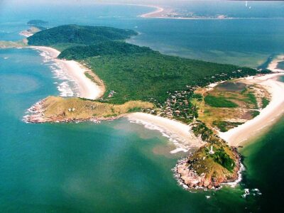 Excursão para Ilha do Mel vale a pena? Veja para quem esse tipo de passeio é ideal