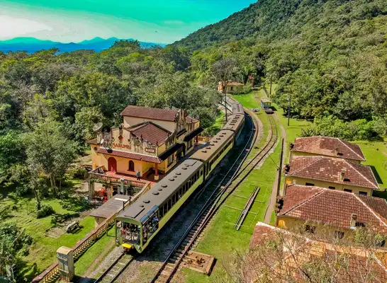 Experiências em Curitiba: 10 maneiras de viver a cidade além de apenas visitar pontos turísticos — Sinta a natureza além dos limites urbanos