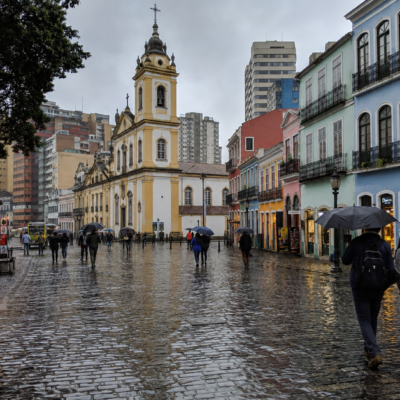 O que fazer em Curitiba com chuva? Como montar um roteiro flexível e não perder nenhum dia da viagem