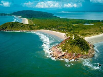Praias da Ilha do Mel: conheça as principais e descubra qual combina mais com sua viagem